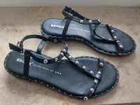 Damen-Sandalen mit Nietenverzierung schwarz, Gr.37, fast neu Berlin - Reinickendorf Vorschau