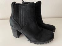 Boots von Bershka Größe 38, Neuwertig. Baden-Württemberg - Nürtingen Vorschau