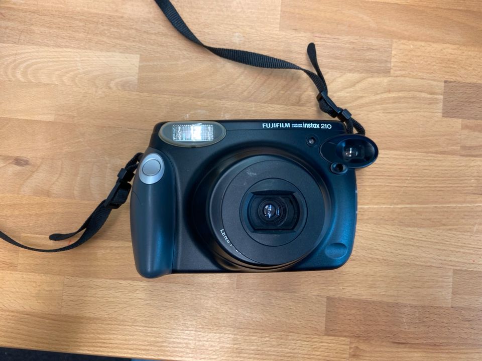 Sofortbildkamera Fujifilm instax 210 in Duisburg