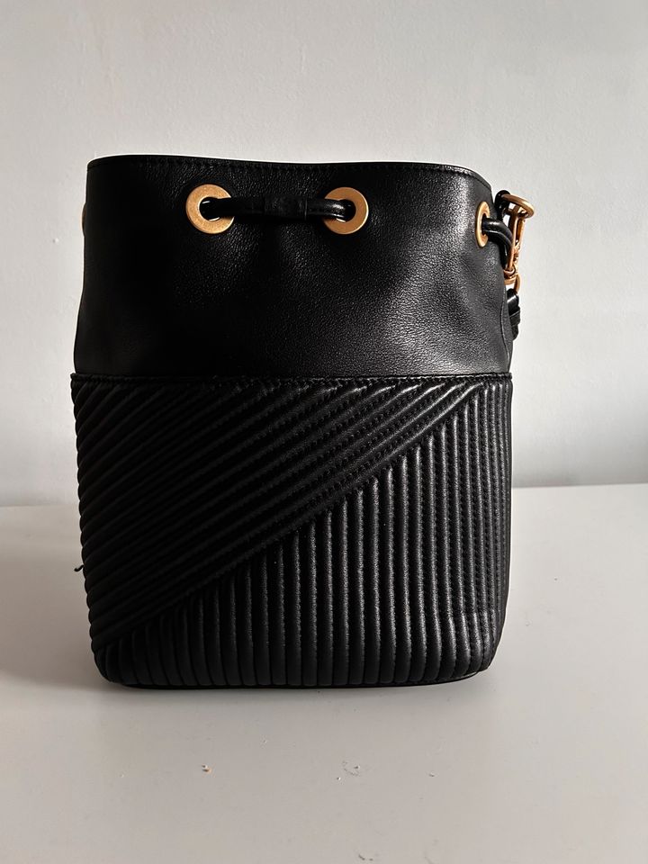 Karl Lagerfeld - K/Signature Quilted bucket bag in Hamburg