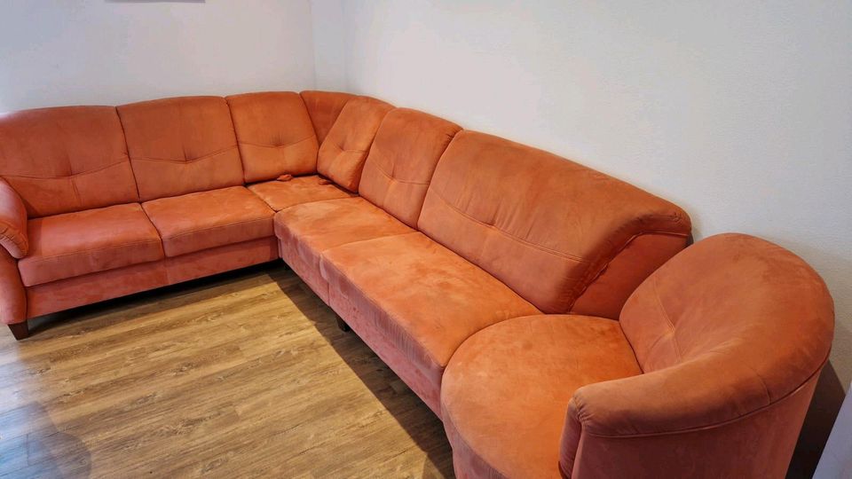 Eckcouch Couch - kurz vor Entsorgung! in Gummersbach