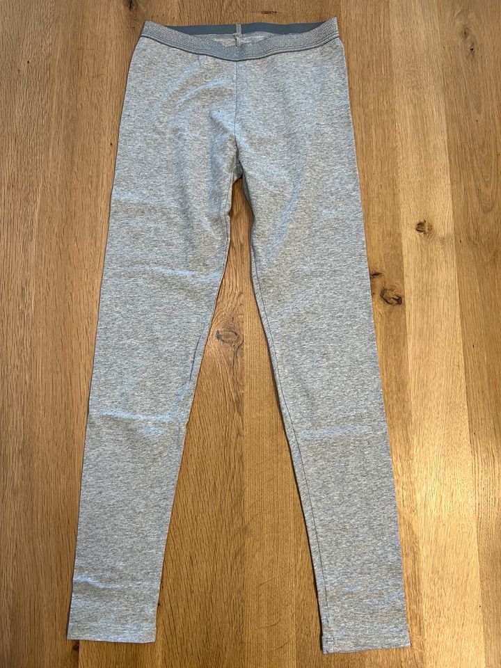 Graue mädchen Leggings in Größe 146 / 152 in Frankfurt am Main