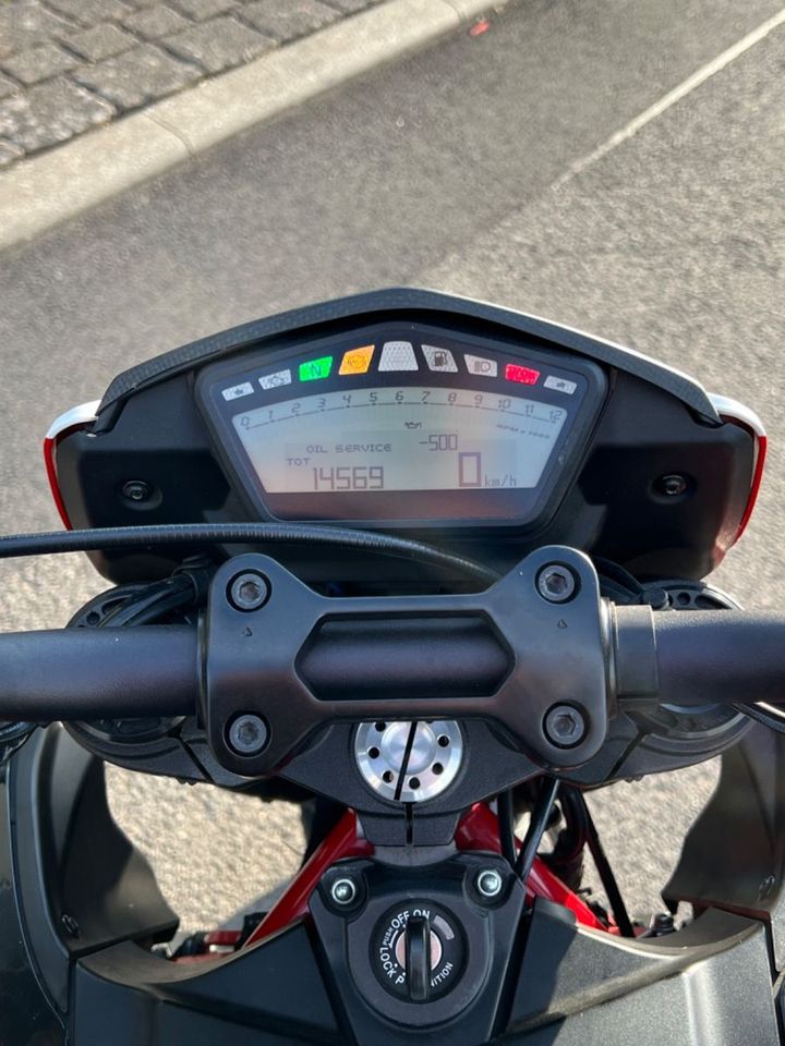 Ducati Hypermotard 821 SP in Baunatal