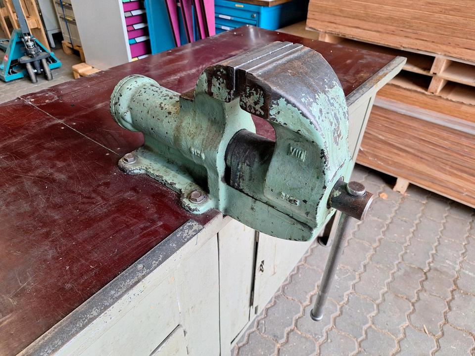 Loft Werkbank Industrie Shabby Schraubstock Werkzeug in Thalmässing