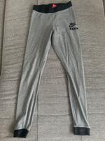 Nike Leggings Grau Größe S Kr. München - Ottobrunn Vorschau