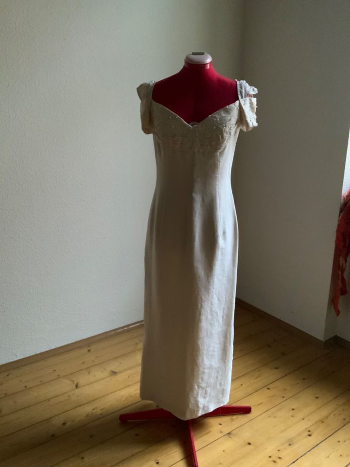 Elegantes ungetragenes gebrochenweißes Seidenkleid in Leipzig