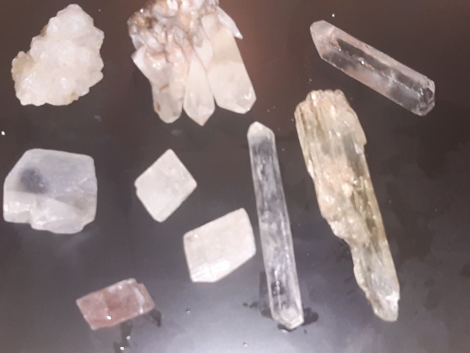 Schöne verschiedene Kristalle in Saarbrücken