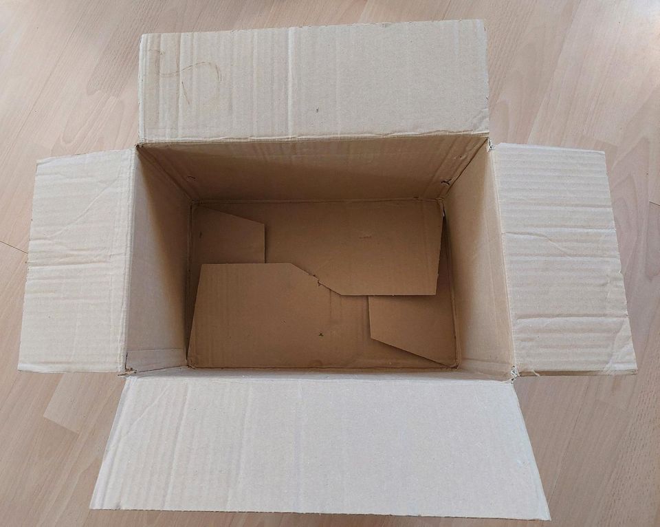 Neue Kartons, Verpackung, Schachteln, Material. in Türkheim