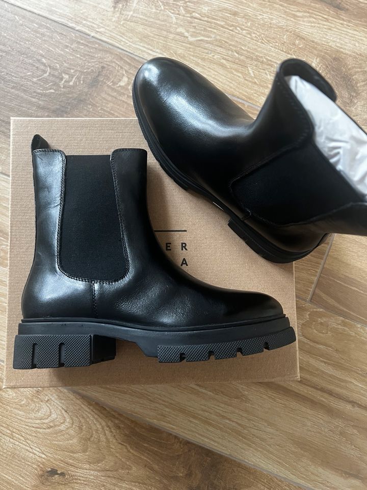 Chelsea Boots (Another A,) schwarz in Einbeck