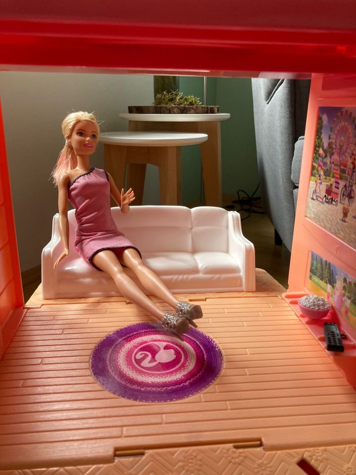 toller Barbie Camper mit zwei Barbie Puppen + Zubehör in Ascheberg