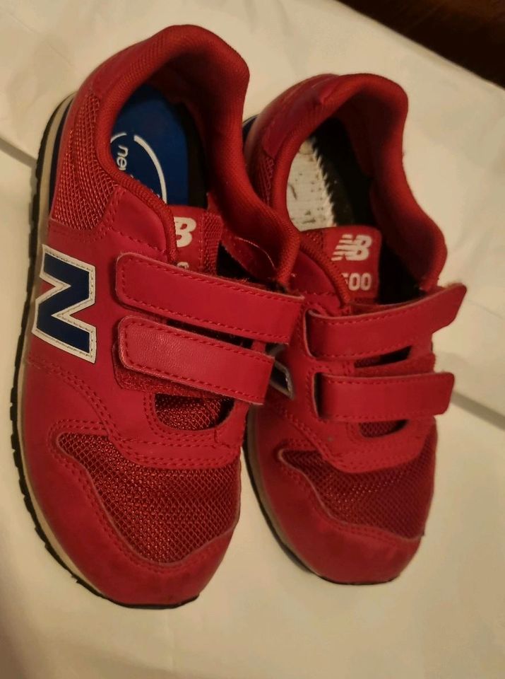 New Balance- rote Turnschuhe 31 in Ismaning