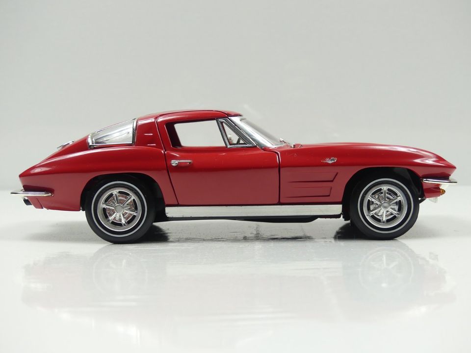 Chevrolet Corvette Stingray Modellauto ERTL 1:18 ohne OVP in Wakendorf II