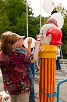 Ballongas für ca.350 Ballons mit Füllventil + Deko (ohne Ballons) Nordrhein-Westfalen - Augustdorf Vorschau