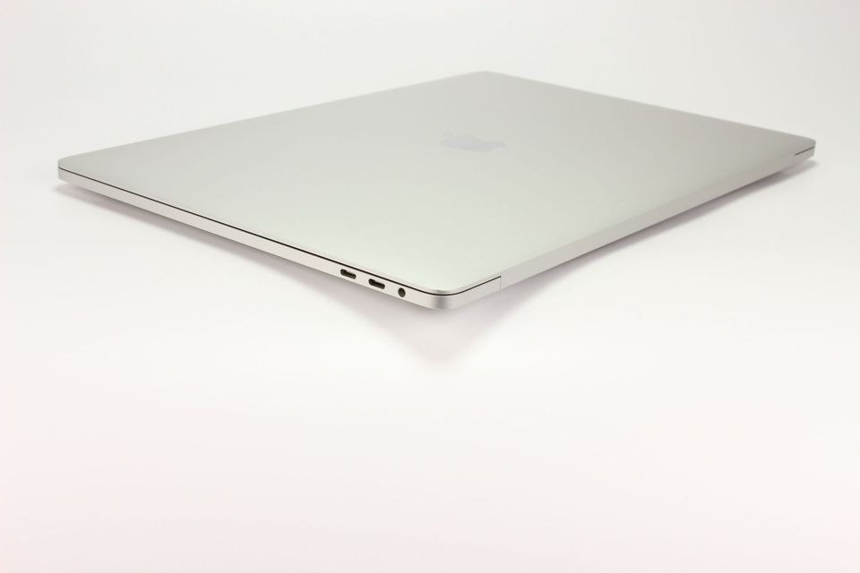 Apple MacBook Pro15,3 A1990 (2018) 15.4"  i9-8950HK 16GB 512GB in Mettenheim