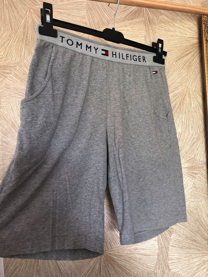 Shorts mit elastischem Bund in silber/grau Tommy Hilfiger in Nordhorn