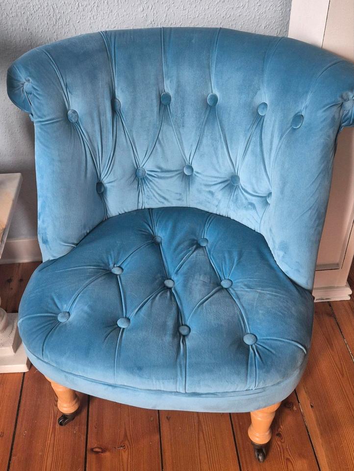 2x Vintage Cocktail Sessel in Blau Samt, mit Rollen in Berlin