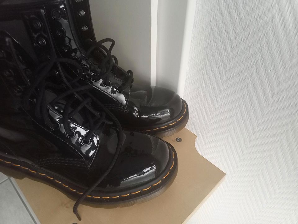 Dr.Martens 8 Loch Lack Größe  38 in Coerde