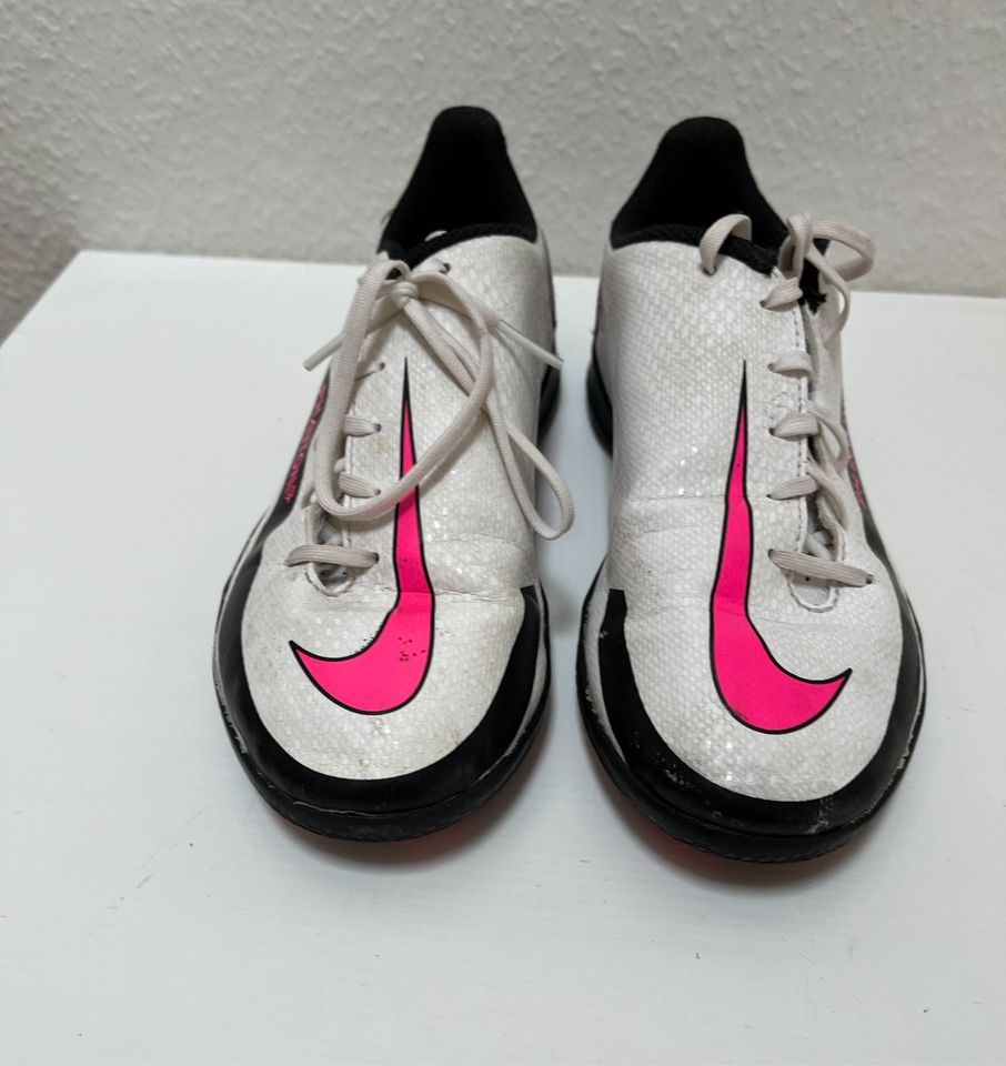 Nike Phantom in weiß/schwarz/pink, Größe 36 in Hameln