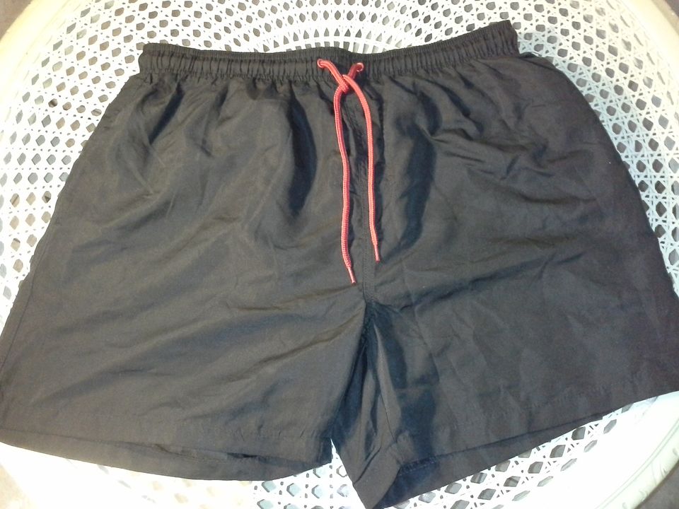 Badehose Shorts Gr.  XL mit Netzfutter noch nicht getragen in Hanau