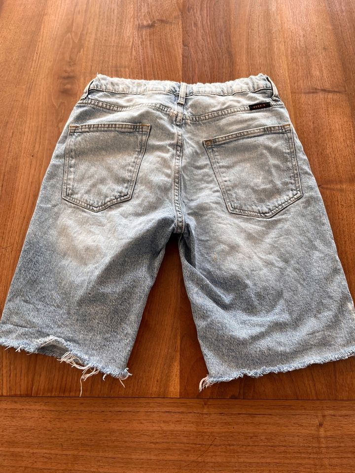 Jeans Shorts von H &M Gr. 152 in Bietigheim-Bissingen