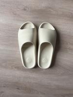 Yeezy slide beige 46 Bayern - Adelsdorf Vorschau