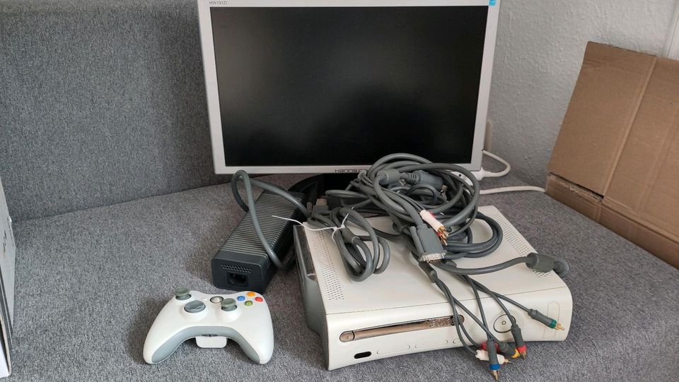 Xbox 360 14GB, 1 Controller, +Bildschirm in Bad Lippspringe