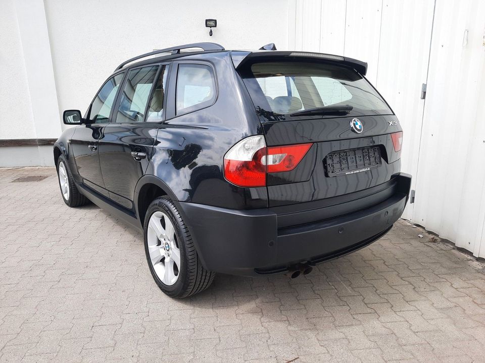 BMW X3 3.0i E83 - SCHECKHEFT - NAVI - LEDER - XENON in Berlin