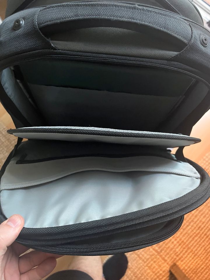 CASELOGIC Rucksack für Laptops gebraucht in Halle