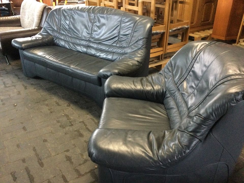 Blaues Ledersofa und Sessel für 140€ in Lastrup