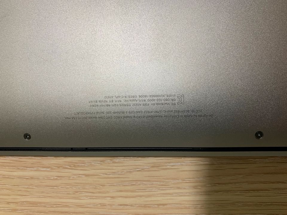 MacBook Air 2018 - Beschädigt in Lalling