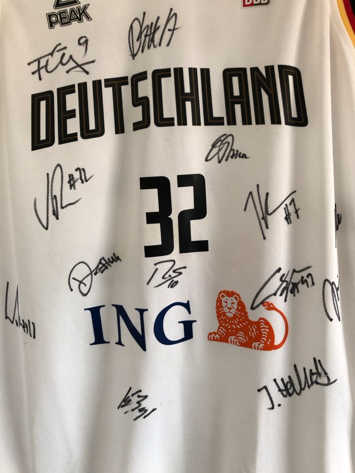 DBB original Basketballtrikot Weltmeister Thiemann signiert in Offenbach