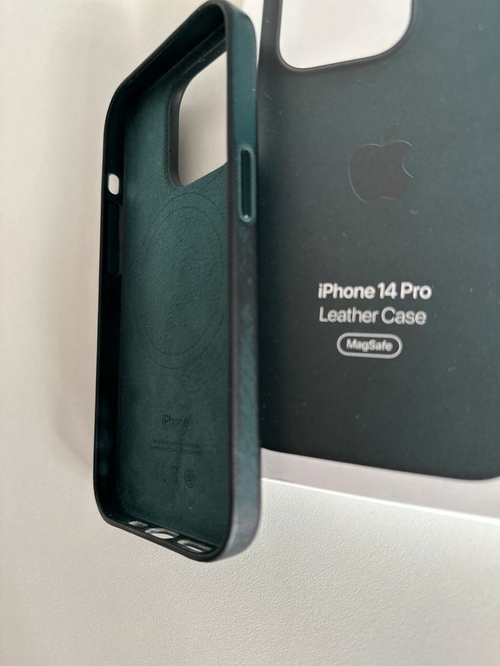 iPhone 14 Pro Leather Case in Braunschweig