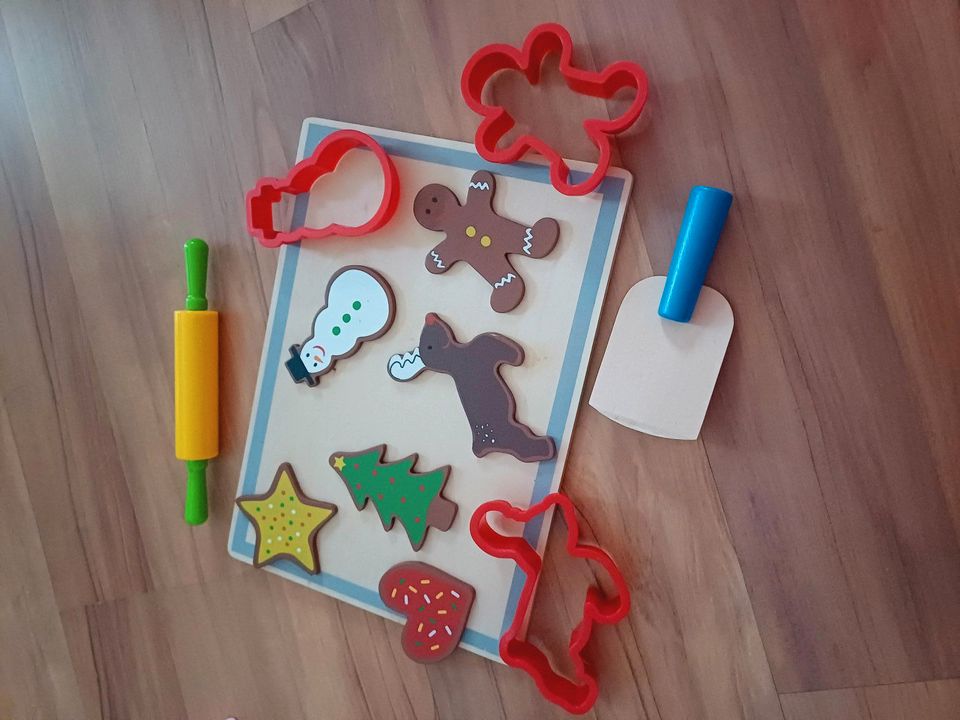 Holz Kekse Plätzchen Ausstecher Tablet Spielzeug Kinder Küche in Wiesbaden