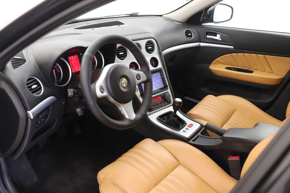 Alfa Romeo 159 Sportwagon 2.4 JTDM 209PS 20V Q4 Distinctive in Teltow