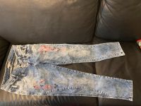 tredy Jeanshose blau mit Waschungen und rosa Blumen u. Steinchen Nordrhein-Westfalen - Gütersloh Vorschau