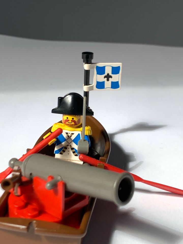 Lego Blaurock Minifigur + Waffen Piraten Ruderboot Fahne Kanone in Butzbach
