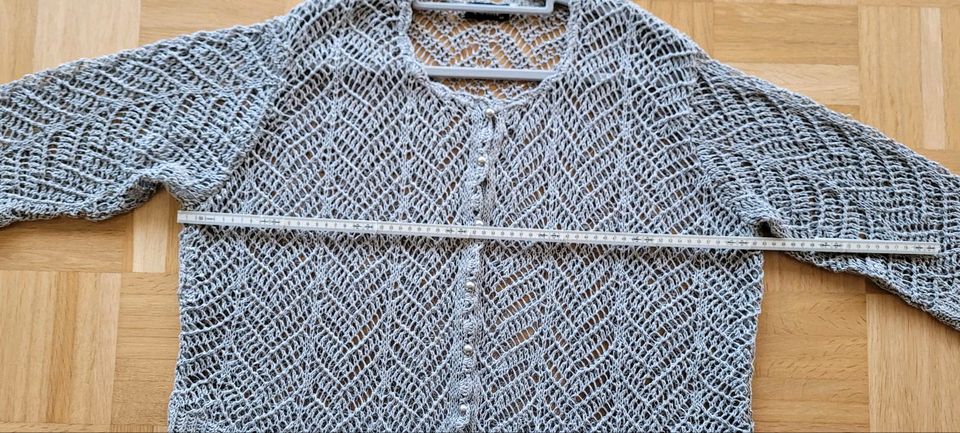 Strickjacke Gr. 48 silber- grau in Rott am Inn