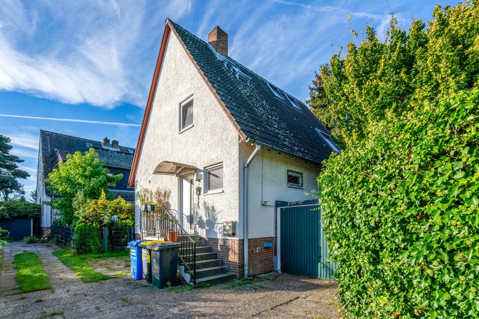 Großräumiges und modernes Einfamilienhaus mit Doppelgarage und Garten in Rudow in Berlin