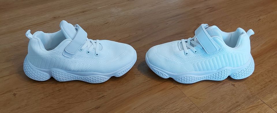 Kinderschuhe / Sneaker / Hallenschuhe - weiß - Größe 35 in Handewitt