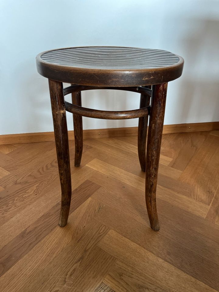 Original Thonet Hocker in München