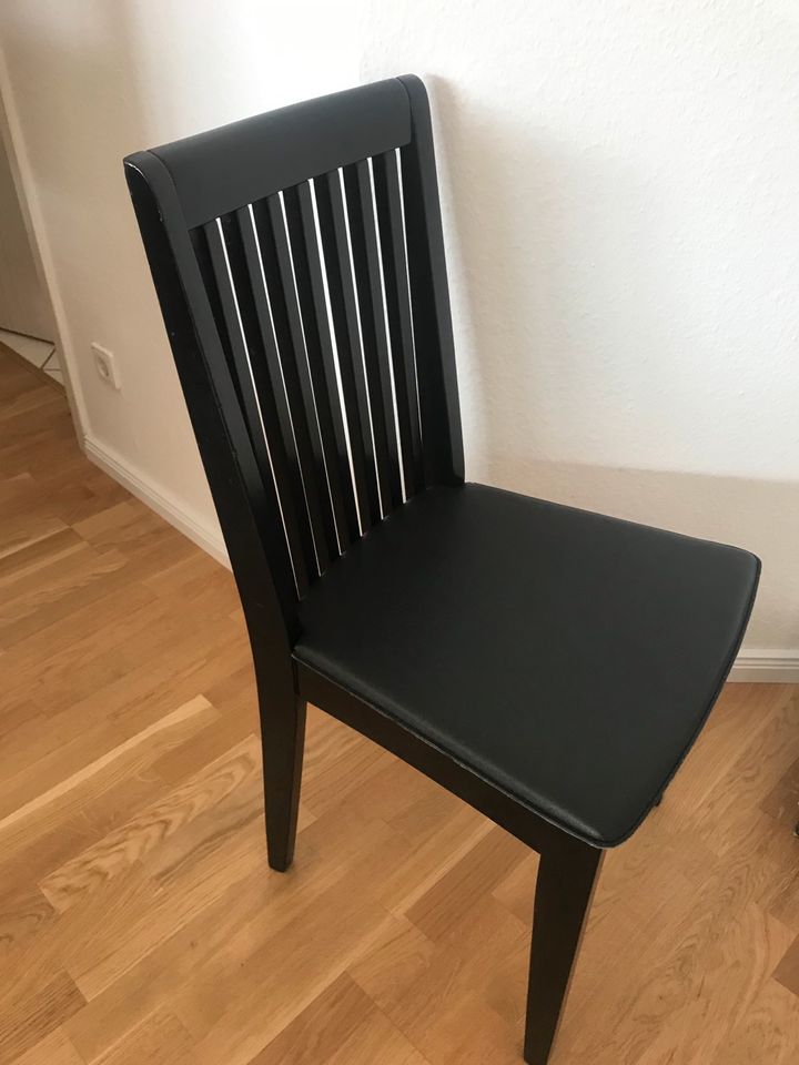Hochwertiger schwarzer Stuhl aus Massivholz/ schwarze Stühle in Berlin