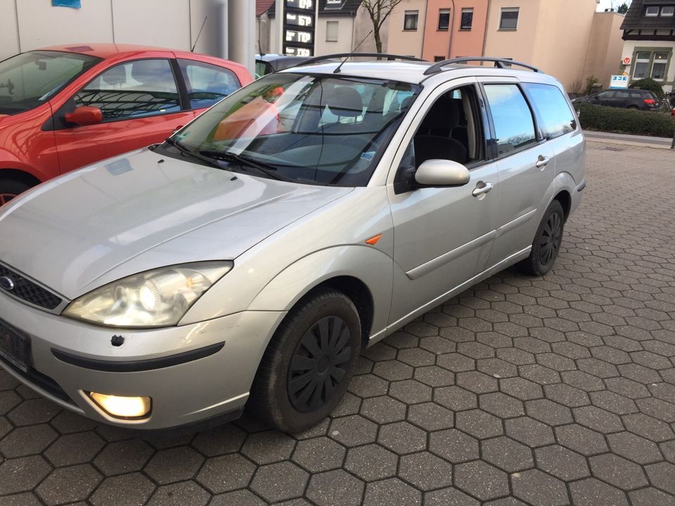 FORD FOCUS 1.6L-KLIMA- SERVO- AHK-EFH-ZENTRAL-TÜV BIS 3-2025 in Lippstadt