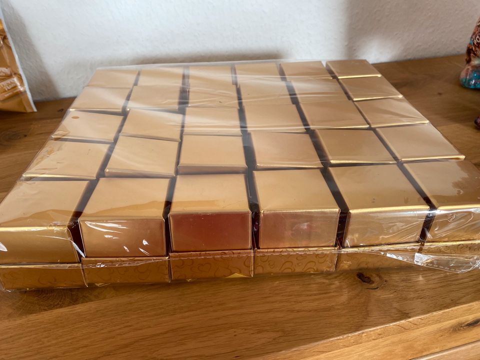 30 Stück Geschenkboxen Neu mit Etikett ! 5x5x5x5 cm hochwertig in Georgsmarienhütte