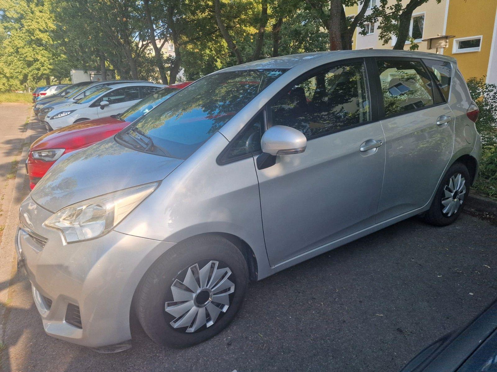 Abbildung des Autos Toyota Verso-S *AUTOMATI…