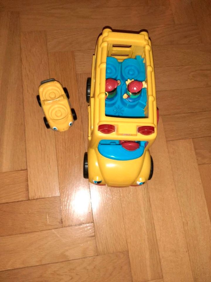 Happy People Schulbus + kleines Auto Fisher Price in Hamburg