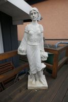 Gartenfiguren 2 Frauen im Dirndl aus Fiberglas das Paar für 245.- Hessen - Laubach Vorschau