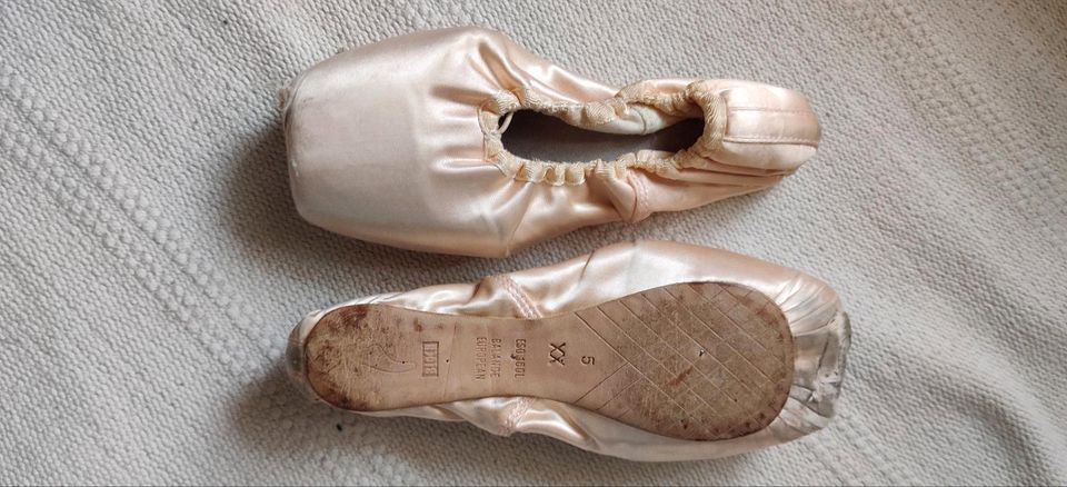 Zertanzte Spitzenschuhe Ballettschuhe Pointe shoes in Saarbrücken