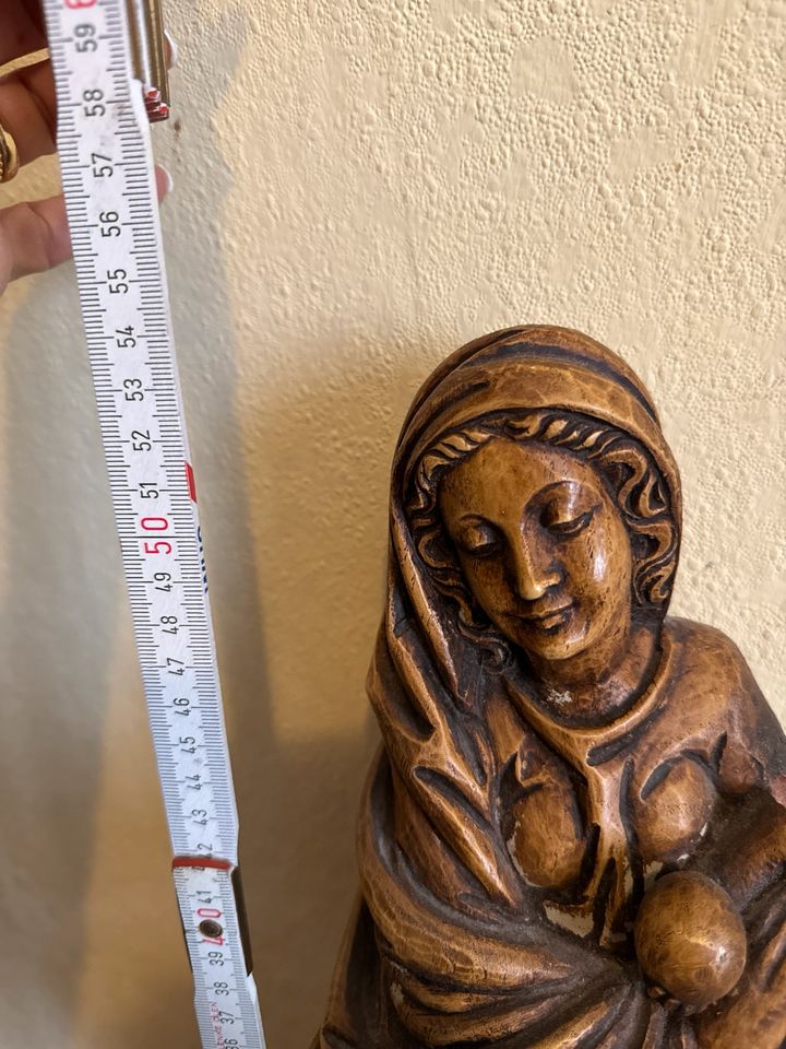 Holzfigur Schnitzerei Heiligenfigur Madonna Maria in Großaitingen