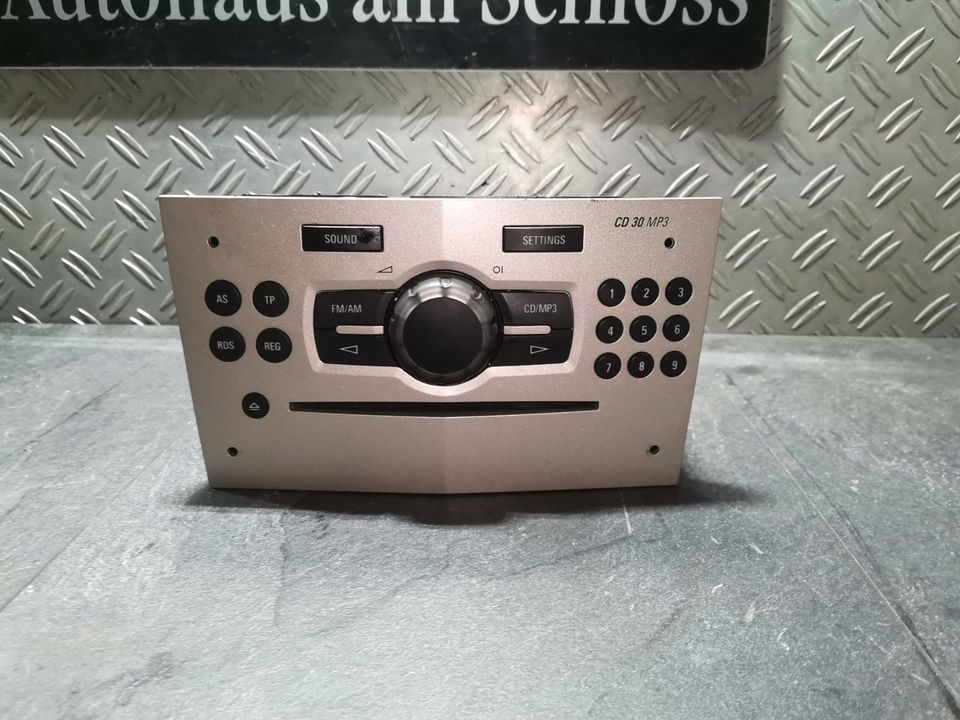 Opel Corsa D Radio Autoradio CD30 CD-Player 13254191 in Gelsenkirchen