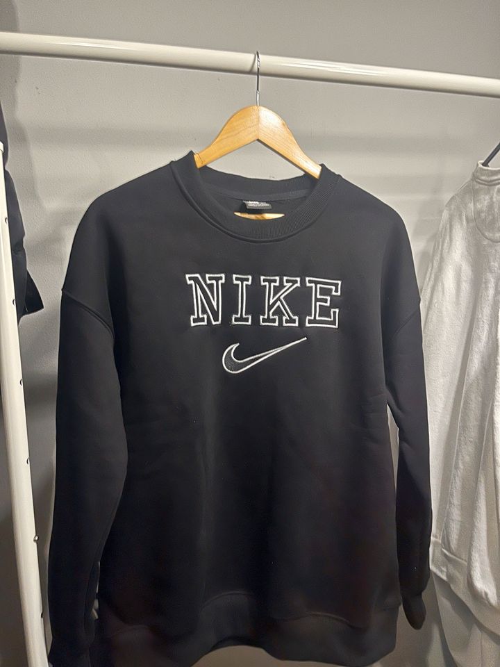 Schwarze Nike Pullover in München